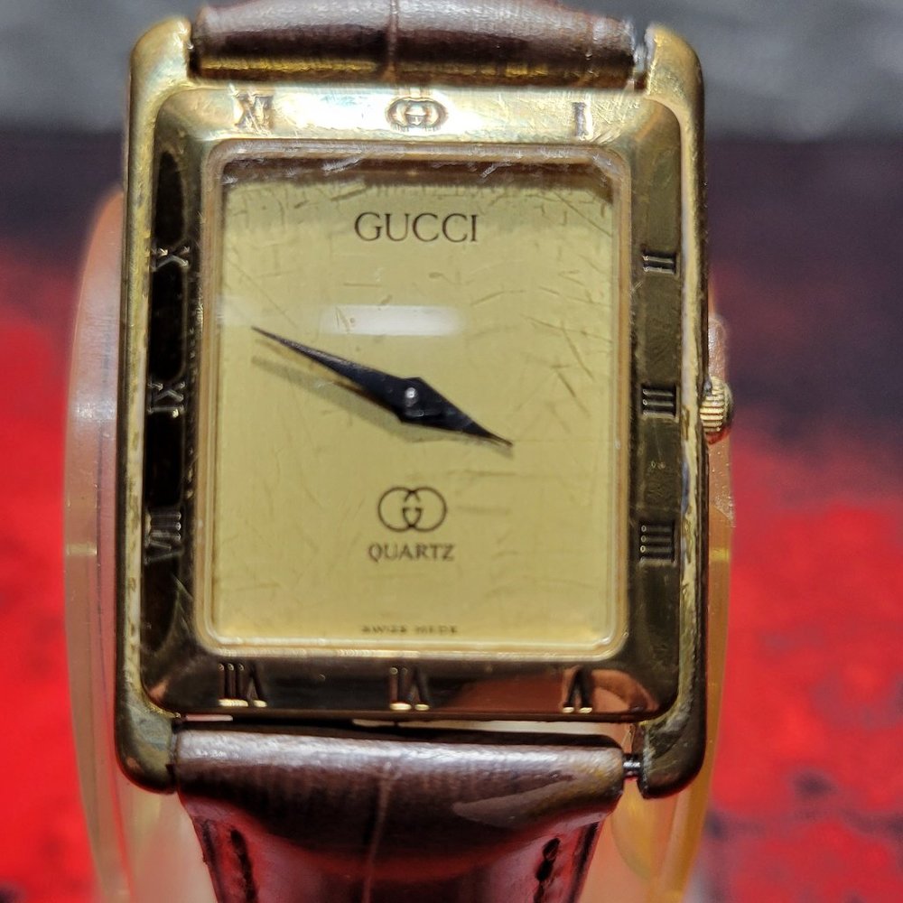 Gucci 4200m woman watch